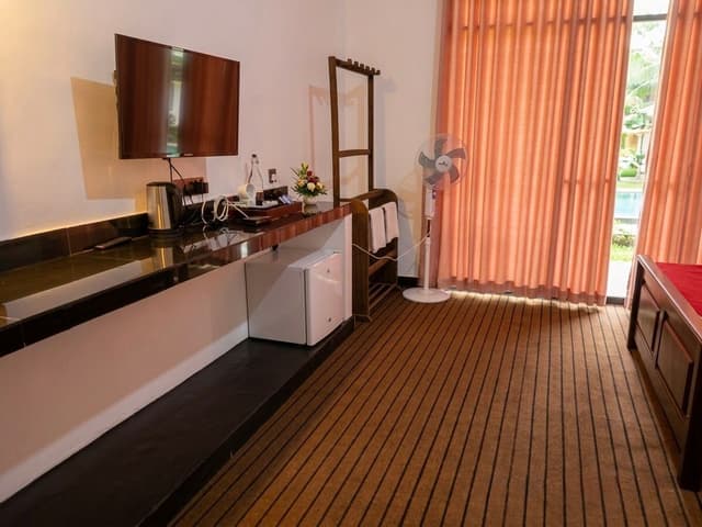 Forest Paradise Hotel and Restaurant thumbnail 9